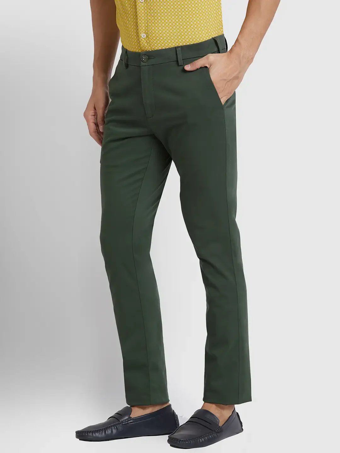 Men Green Slim Fit Solid Piece Dyed Cotton Blend Trouser - Image 3