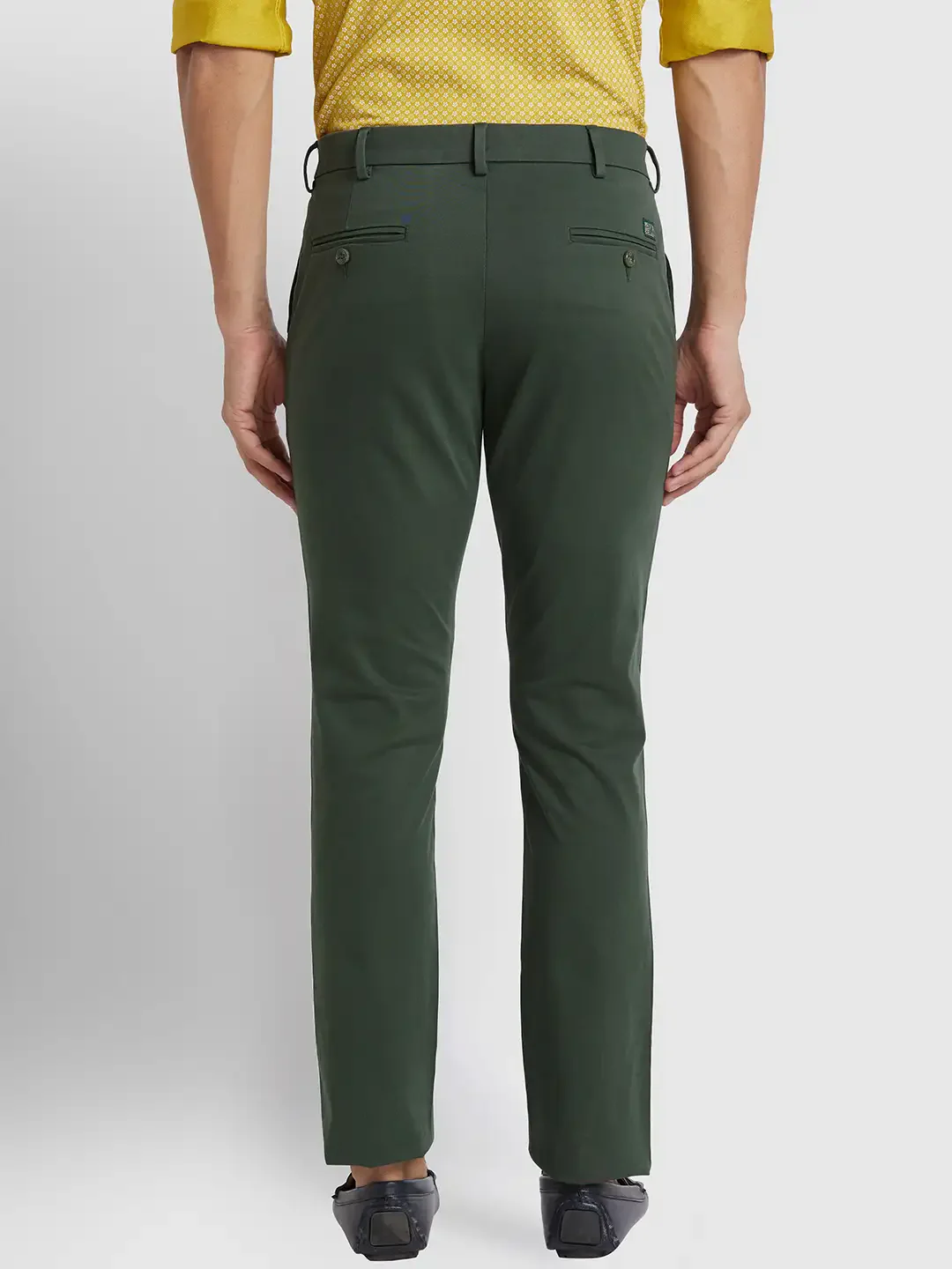 Men Green Slim Fit Solid Piece Dyed Cotton Blend Trouser - Image 4