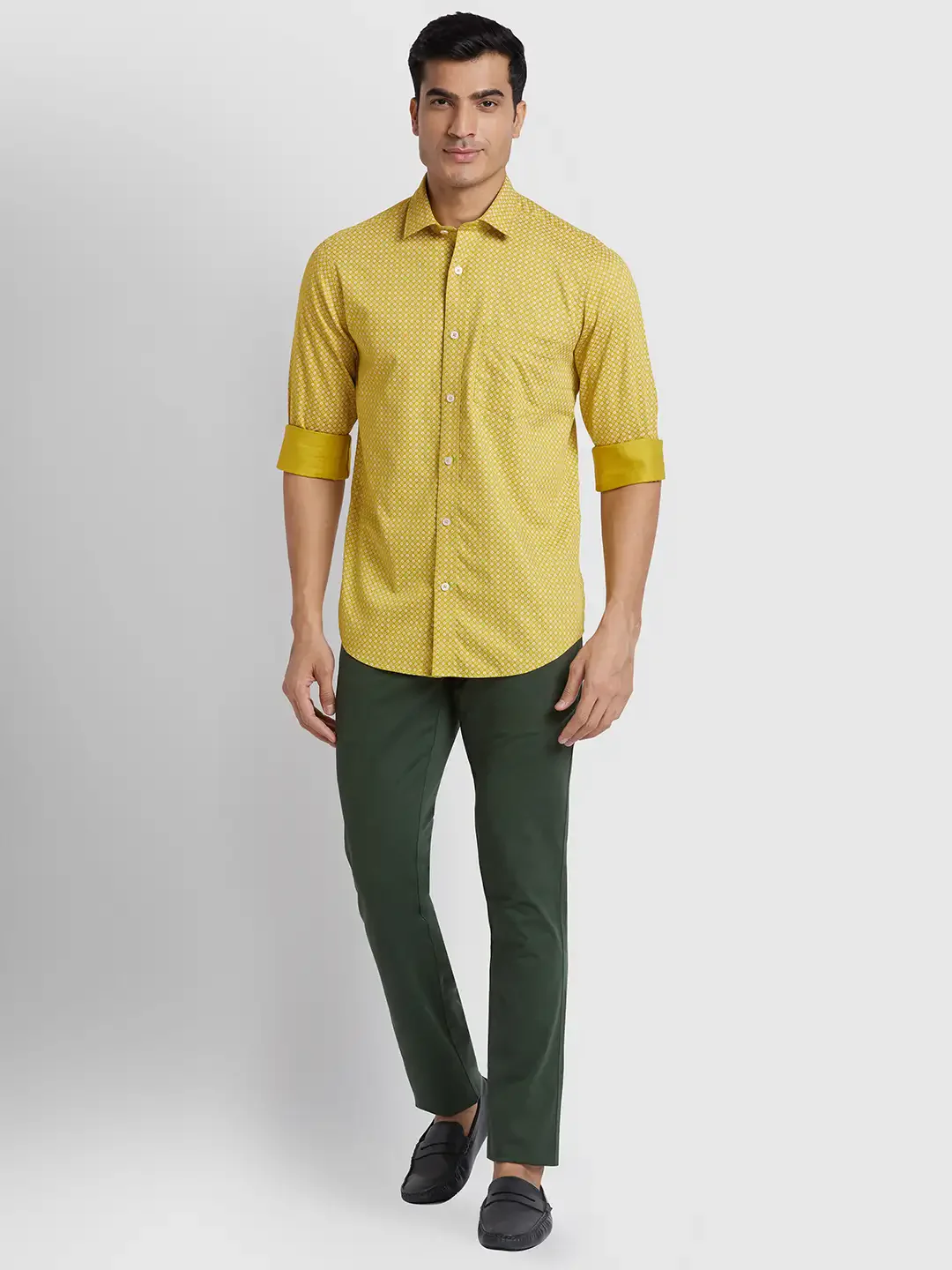 Men Green Slim Fit Solid Piece Dyed Cotton Blend Trouser - Image 5