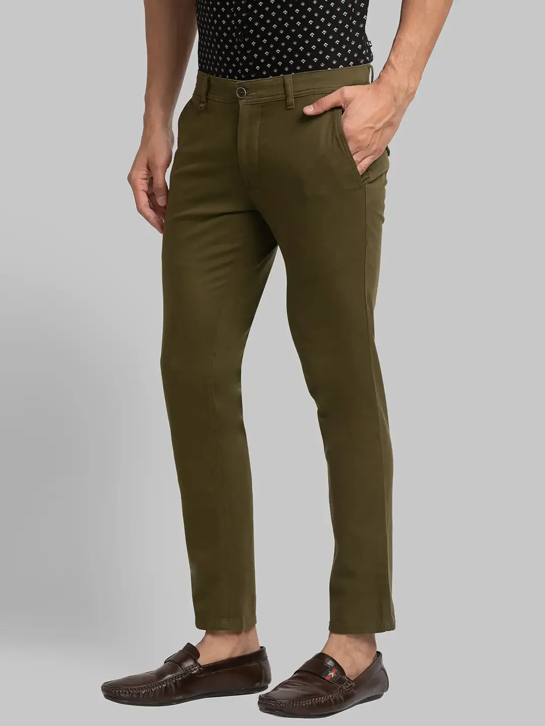 Men Green Super Slim Fit Solid Cotton Blend Trouser - Image 3