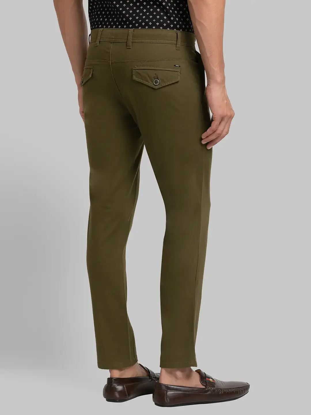 Men Green Super Slim Fit Solid Cotton Blend Trouser - Image 4