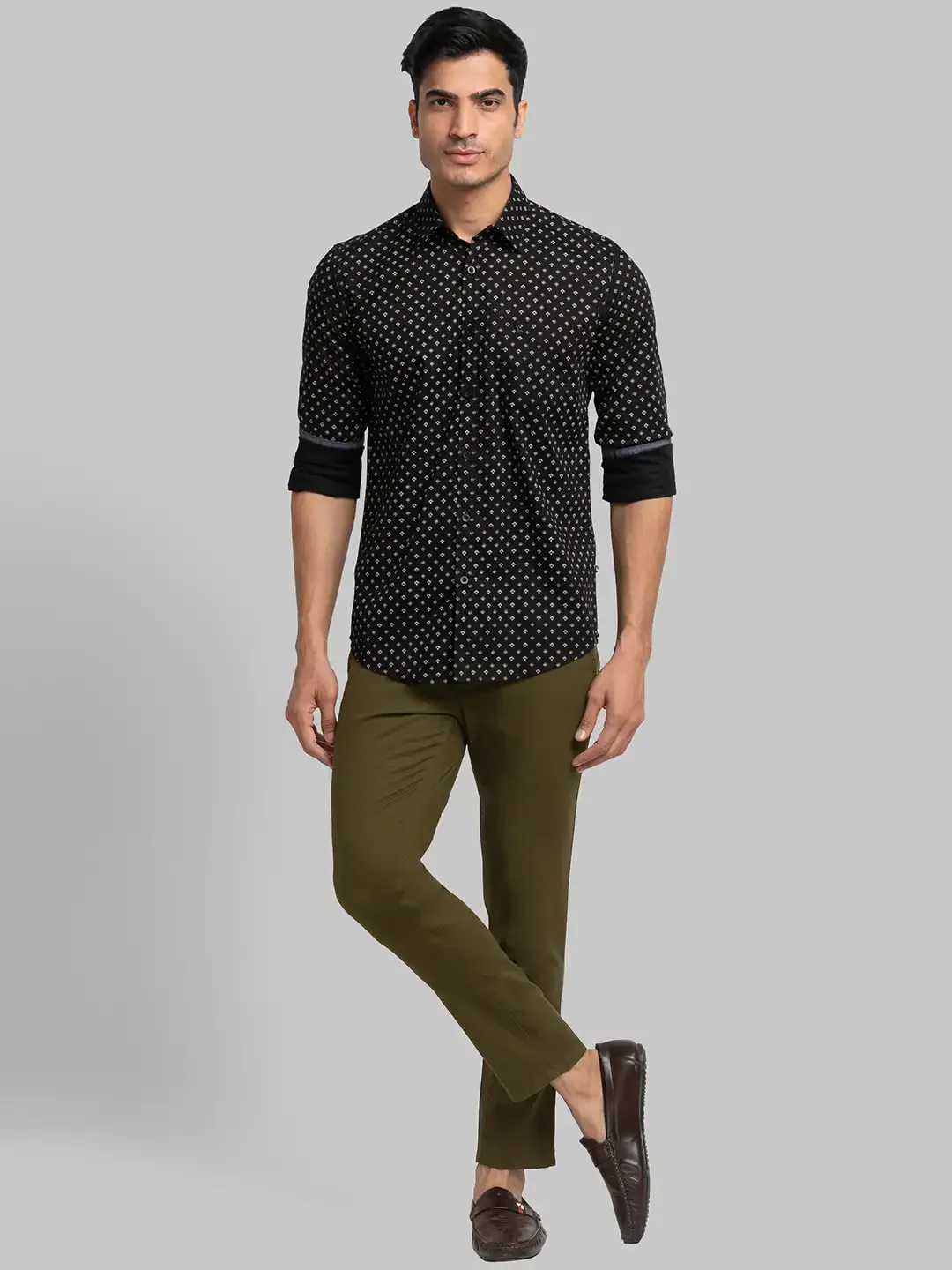 Men Green Super Slim Fit Solid Cotton Blend Trouser - Image 5