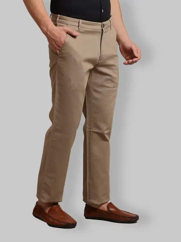 Men Green Tailored Fit Solid Piece Dyed Cotton Blend Trouser - Image 2