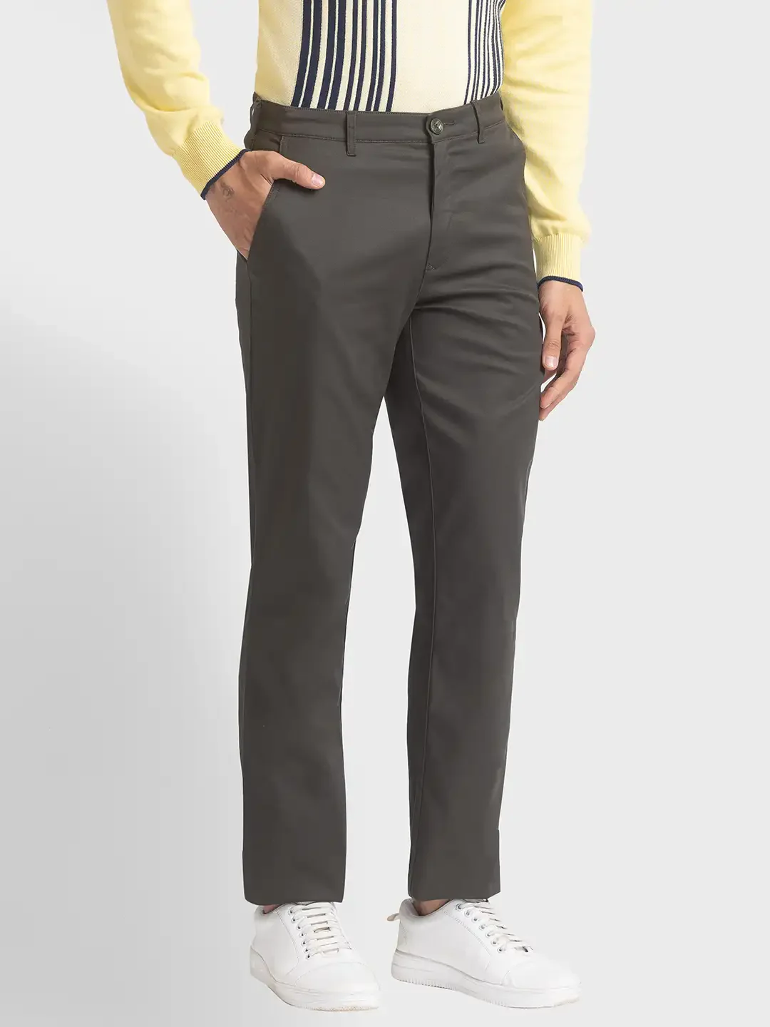Men Green Tailored Fit Solid Piece Dyed Cotton Blend Trouser - Image 2