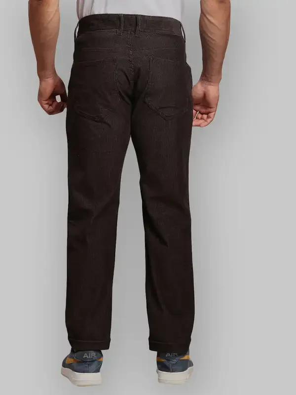 Men Green Tapered Fit Solid Cotton Blend Trouser - Image 4