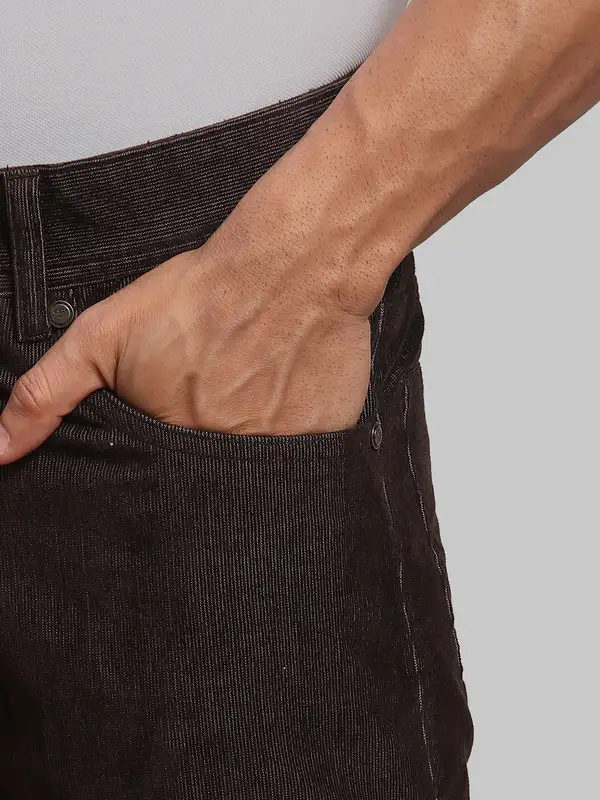 Men Green Tapered Fit Solid Cotton Blend Trouser - Image 6