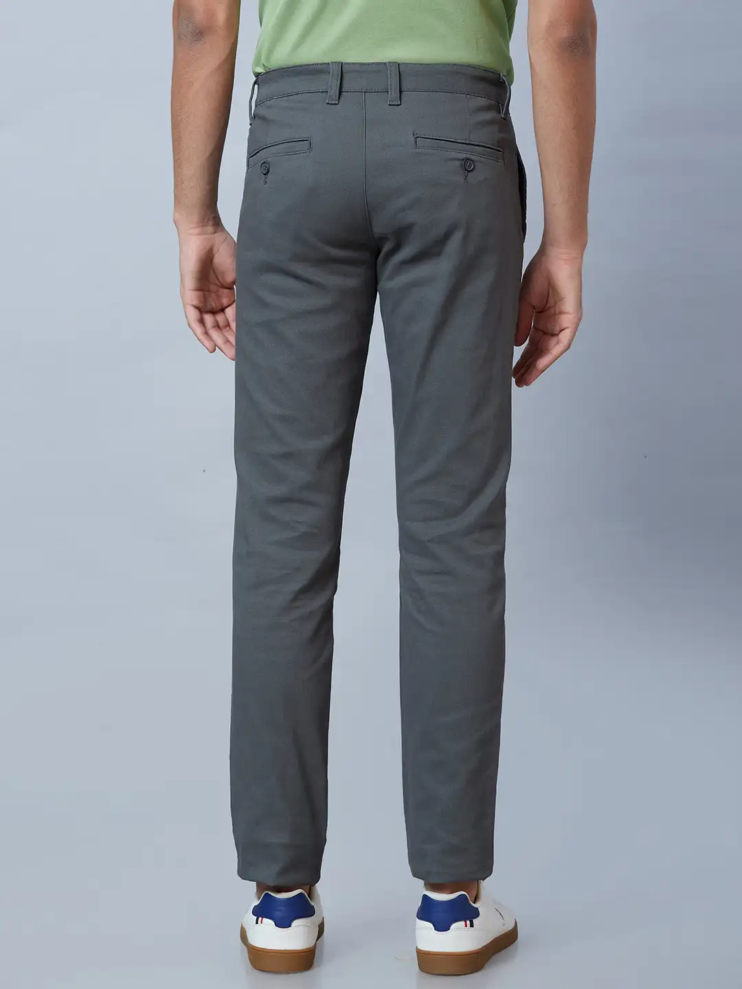Men Grey Low Rise Tapered Fit Solid Cotton Blend Trouser - Image 4