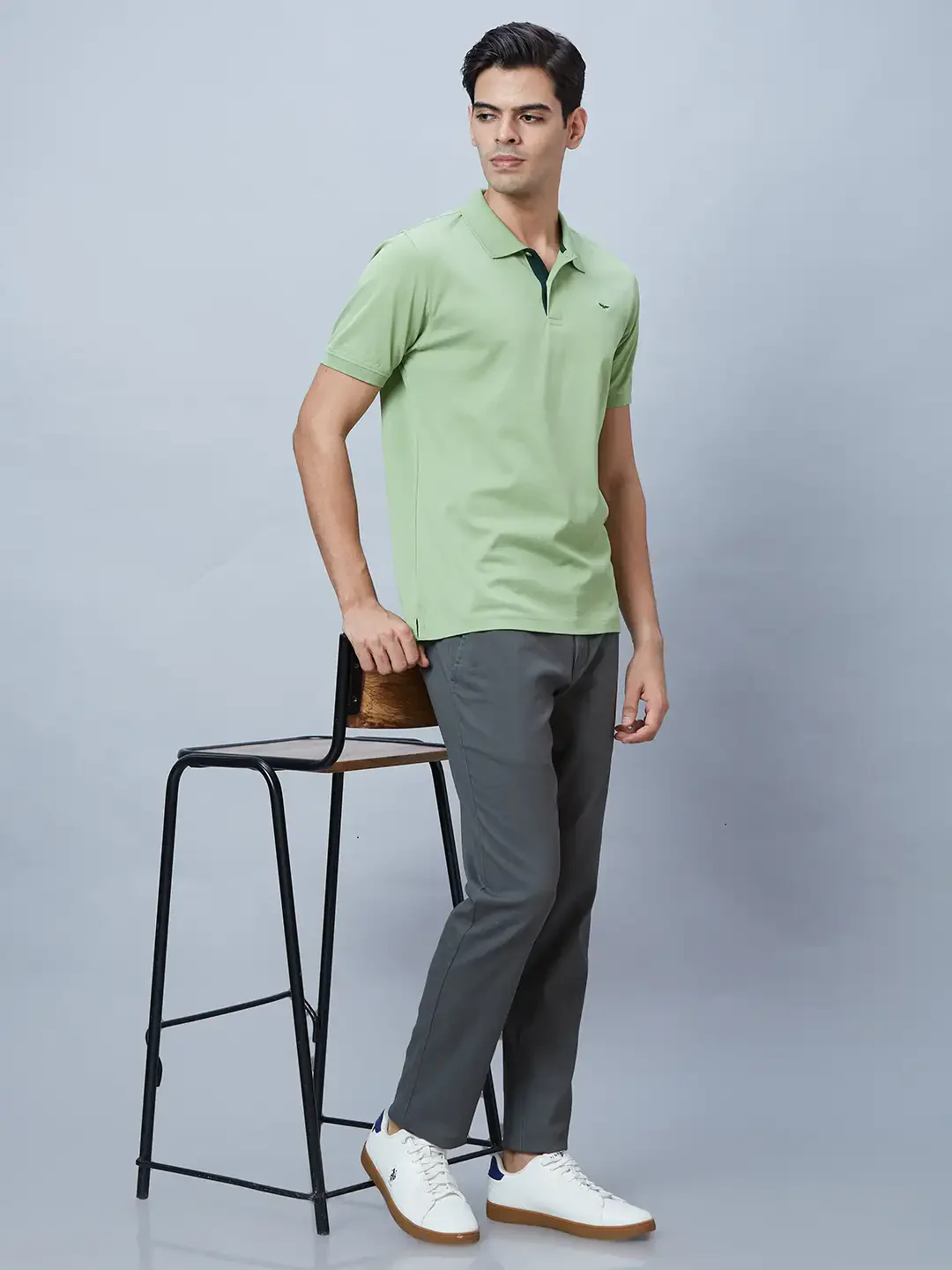 Men Grey Low Rise Tapered Fit Solid Cotton Blend Trouser - Image 5