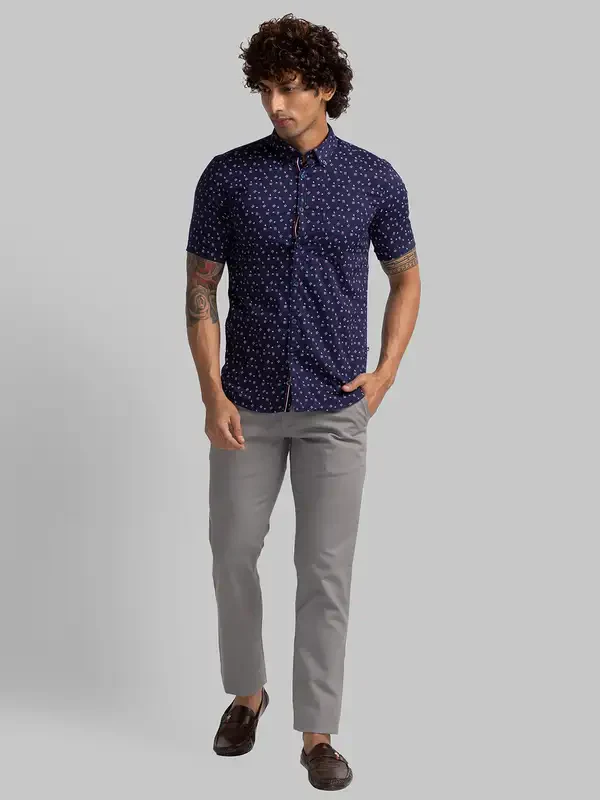 Men Grey Lrt Fit Solid Cotton Blend Trouser - Image 5