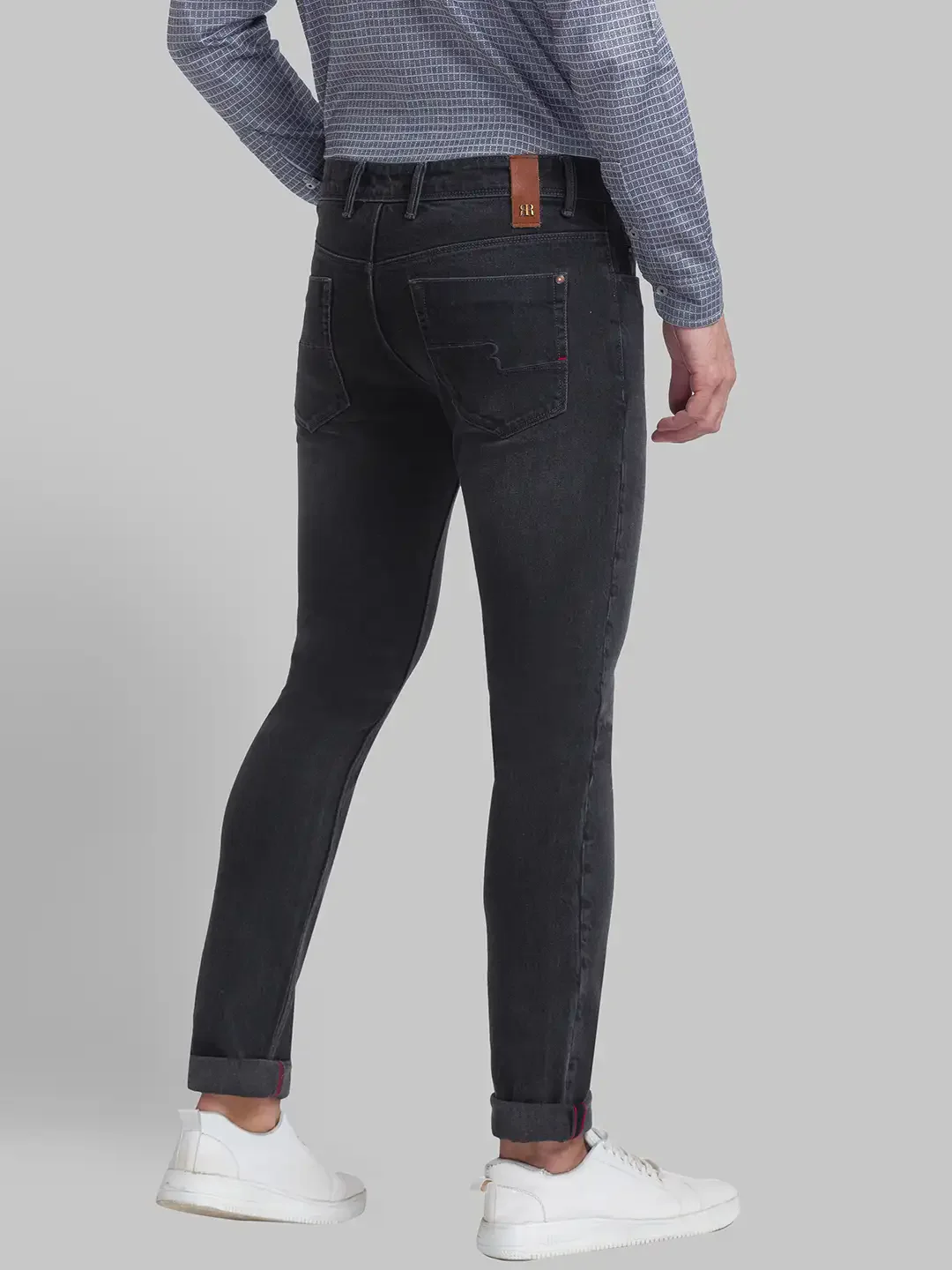 Men Grey Slim Fit Solid Cotton Blend Jeans - Image 4