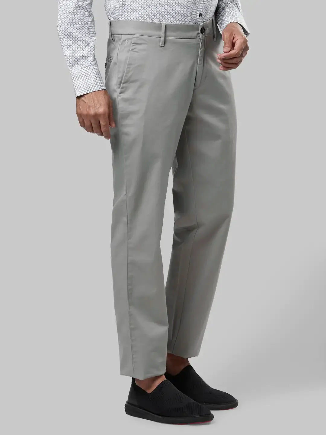 Men Grey Slim Fit Solid Cotton Blend Trouser - Image 2