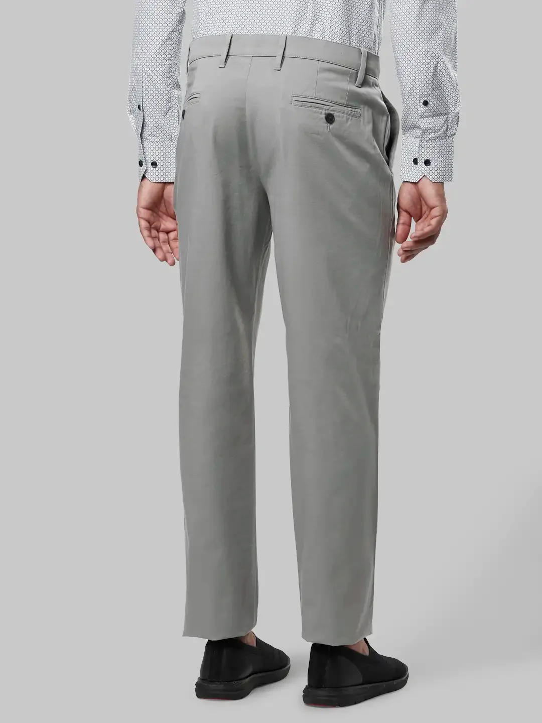 Men Grey Slim Fit Solid Cotton Blend Trouser - Image 4