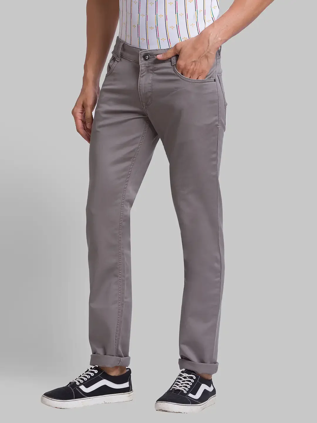 Men Grey Slim Tapered Fit Jacquard Cotton Blend Jeans - Image 3