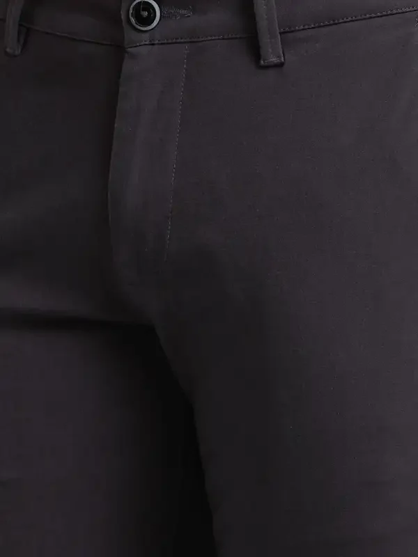 Men Grey Super Slim Fit Solid Cotton Blend Trouser - Image 6
