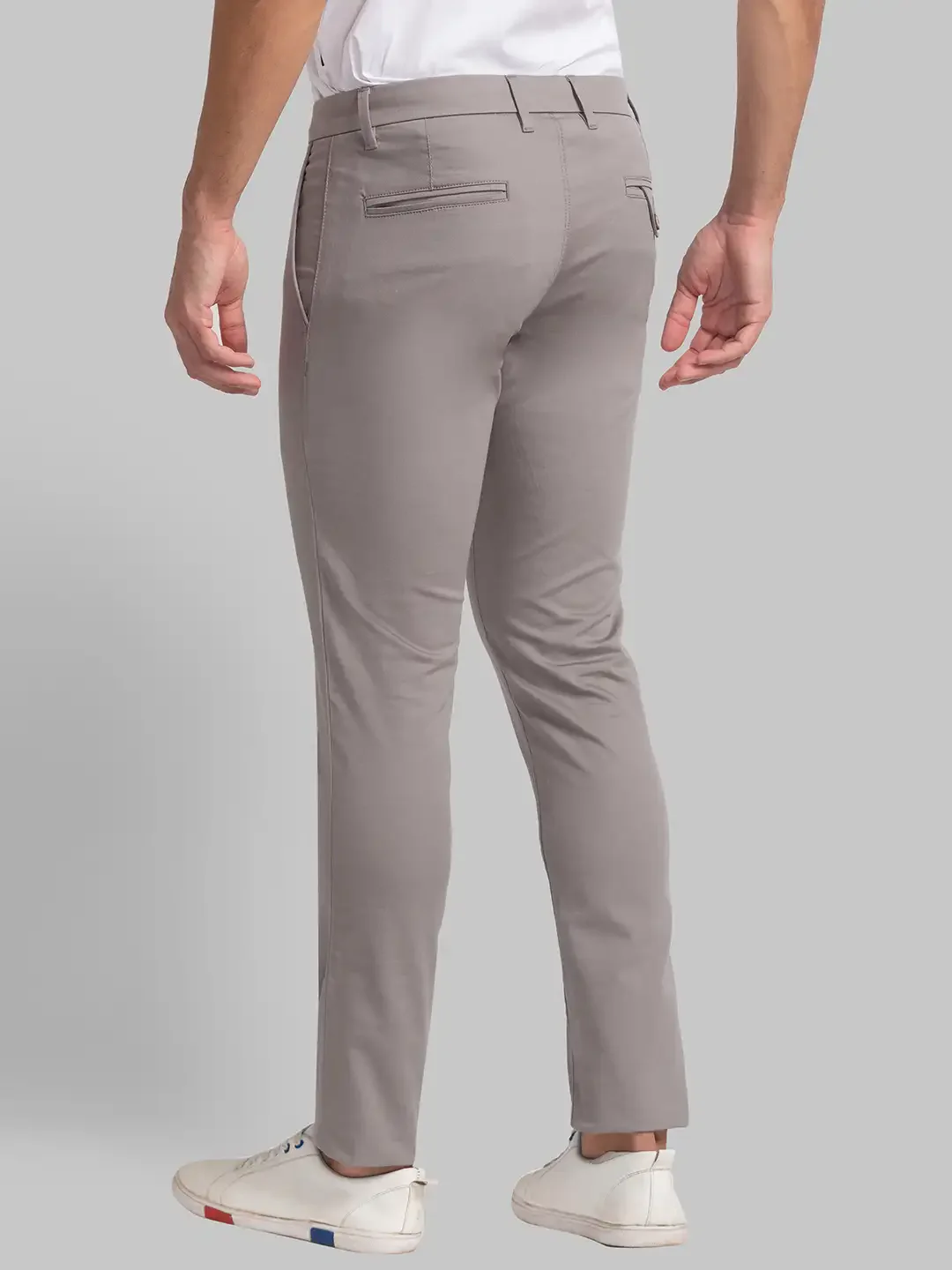 Men Grey Super Slim Fit Solid Cotton Blend Trouser - Image 4