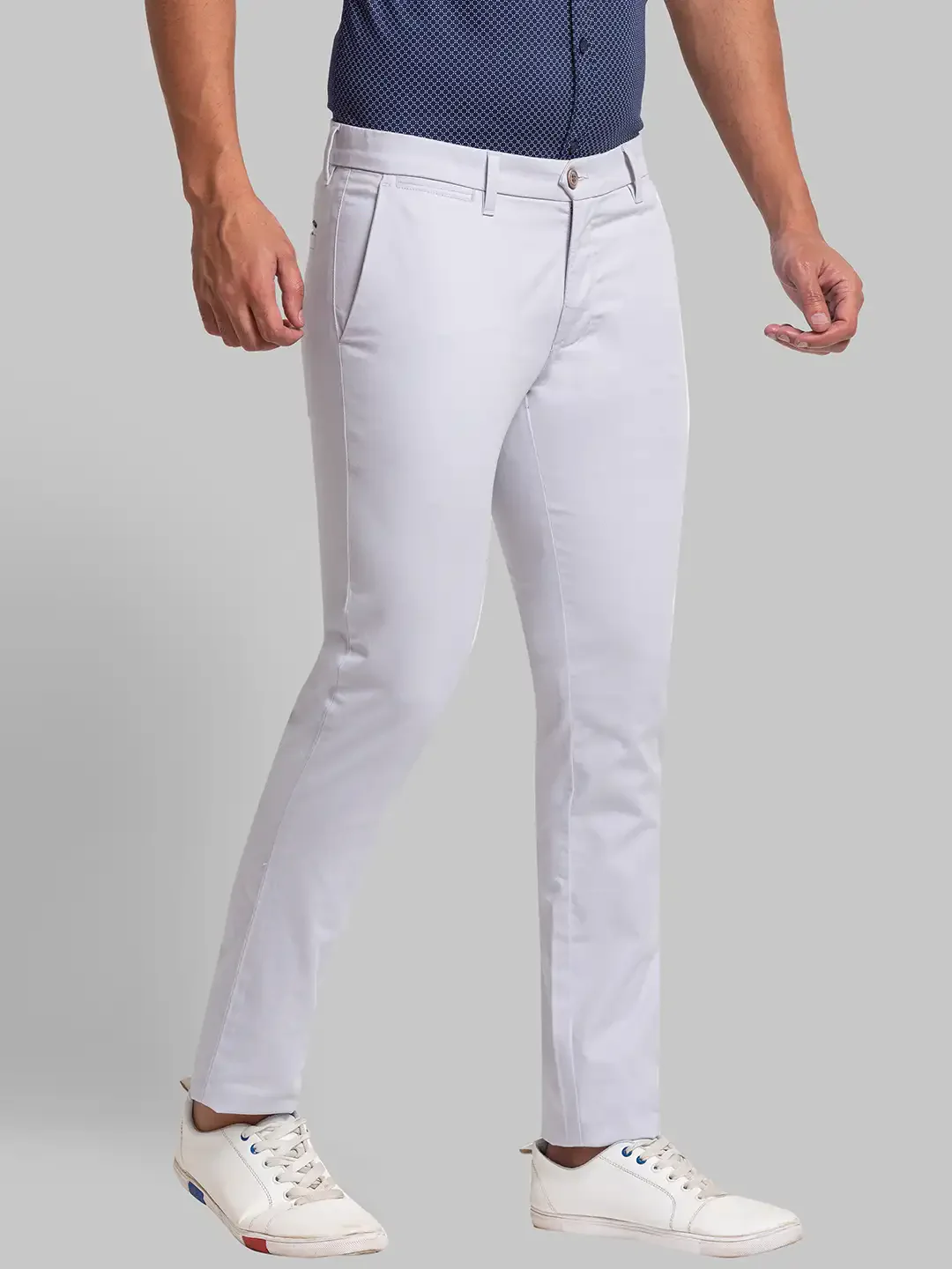 Men Grey Super Slim Fit Solid Cotton Blend Trouser - Image 2