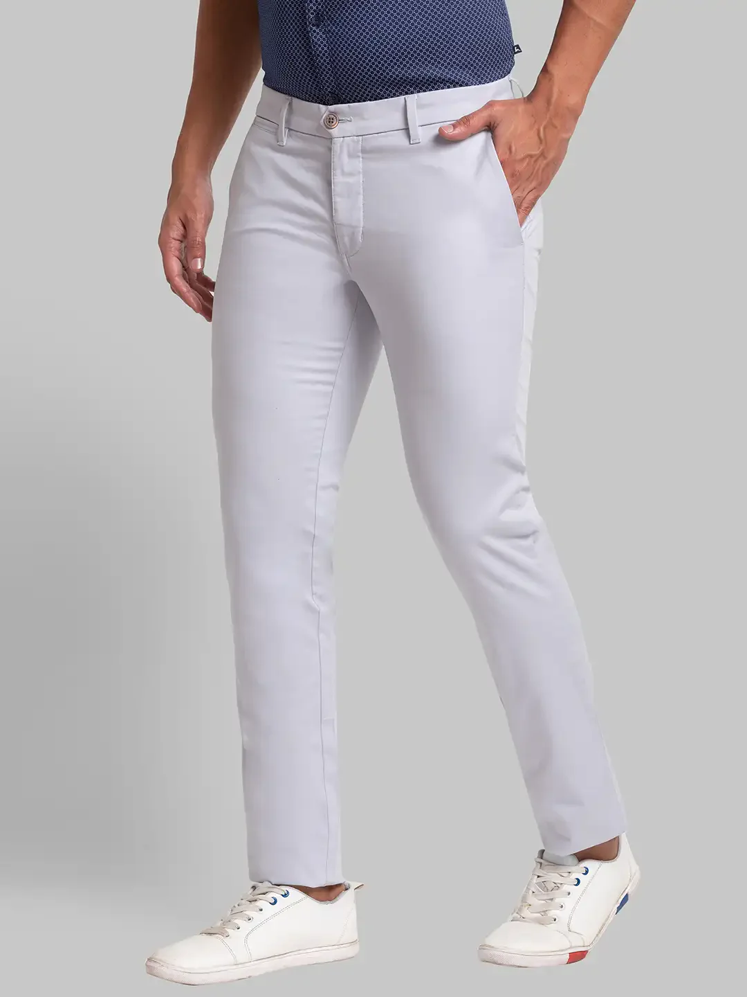 Men Grey Super Slim Fit Solid Cotton Blend Trouser - Image 3