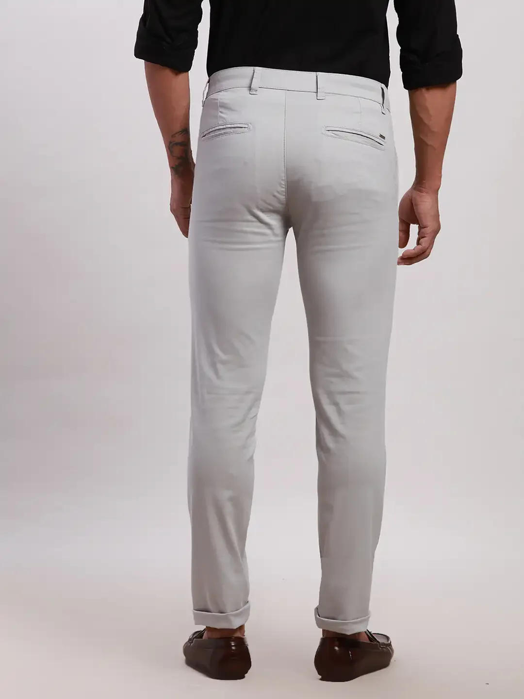 Men Grey Super Slim Fit Solid Cotton Blend Trouser - Image 4