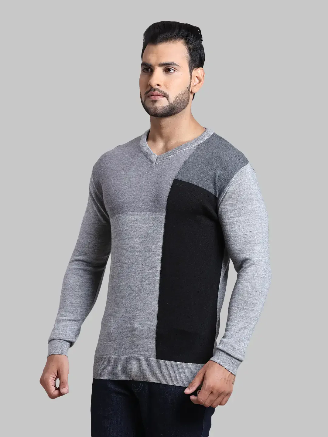 Men Grey Tailored Fit Intarsia Acrylic Wool Blend Full Sleeve V Neck Collar Sweaters - Image 3