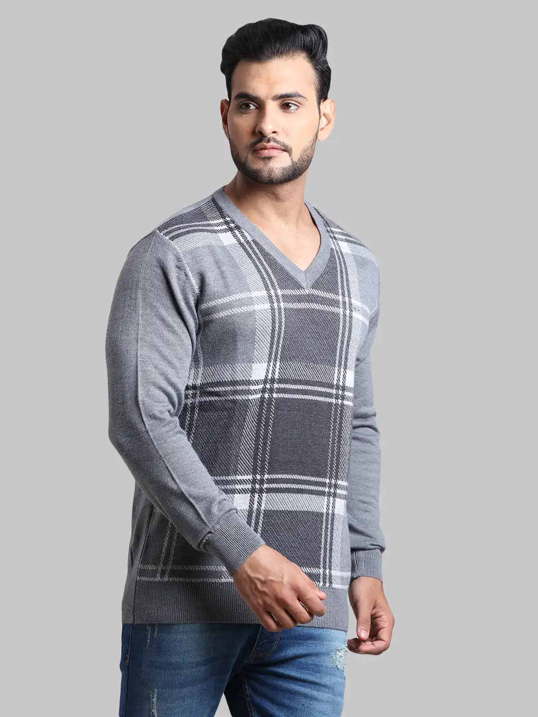 Men Grey Tailored Fit Jacquard Acrylic Wool Blend Full Sleeve V Neck Collar Sweaters - Image 2