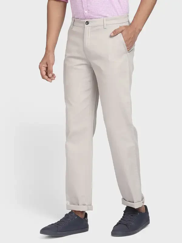 Men Grey Tailored Fit Solid Piece Dyed Cotton Blend Trouser - Image 3