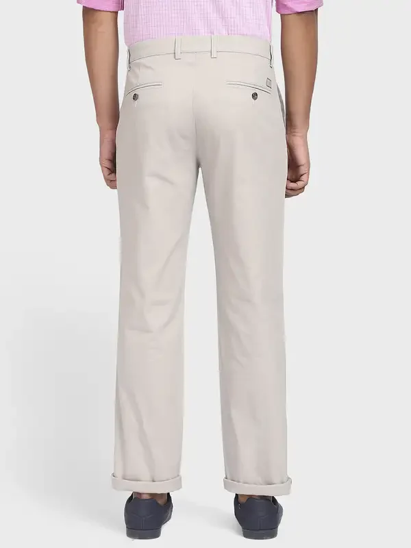 Men Grey Tailored Fit Solid Piece Dyed Cotton Blend Trouser - Image 4