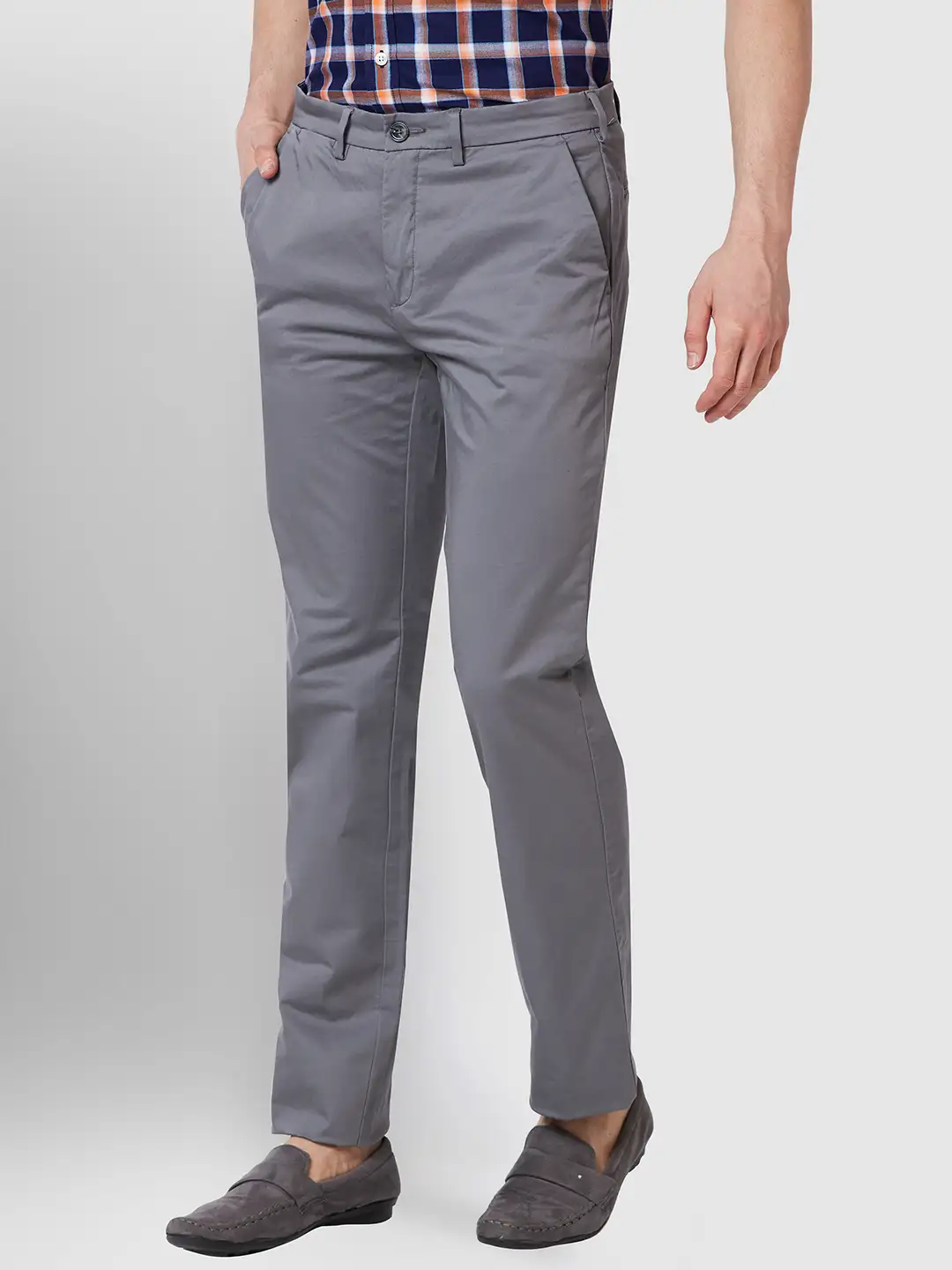 Men Grey Tailored Fit Solid Piece Dyed Cotton Blend Trouser - Image 3