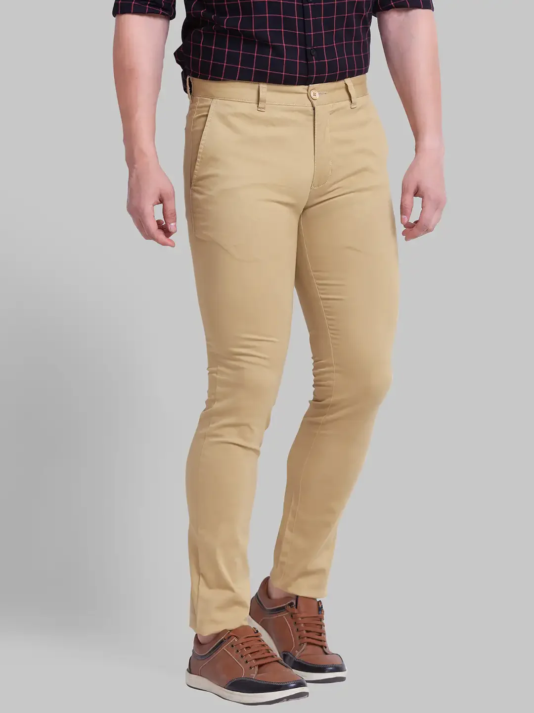 Men Khaki Low Rise Tapered Fit Solid Cotton Blend Trouser - Image 2