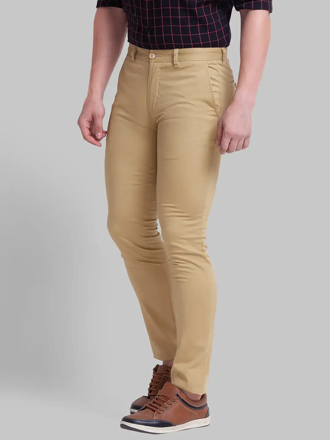 Men Khaki Low Rise Tapered Fit Solid Cotton Blend Trouser - Image 3