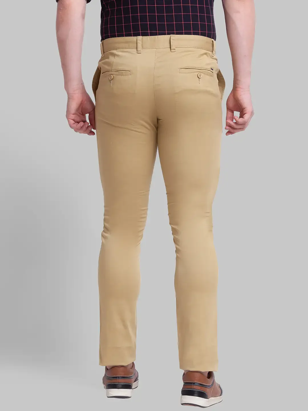 Men Khaki Low Rise Tapered Fit Solid Cotton Blend Trouser - Image 4