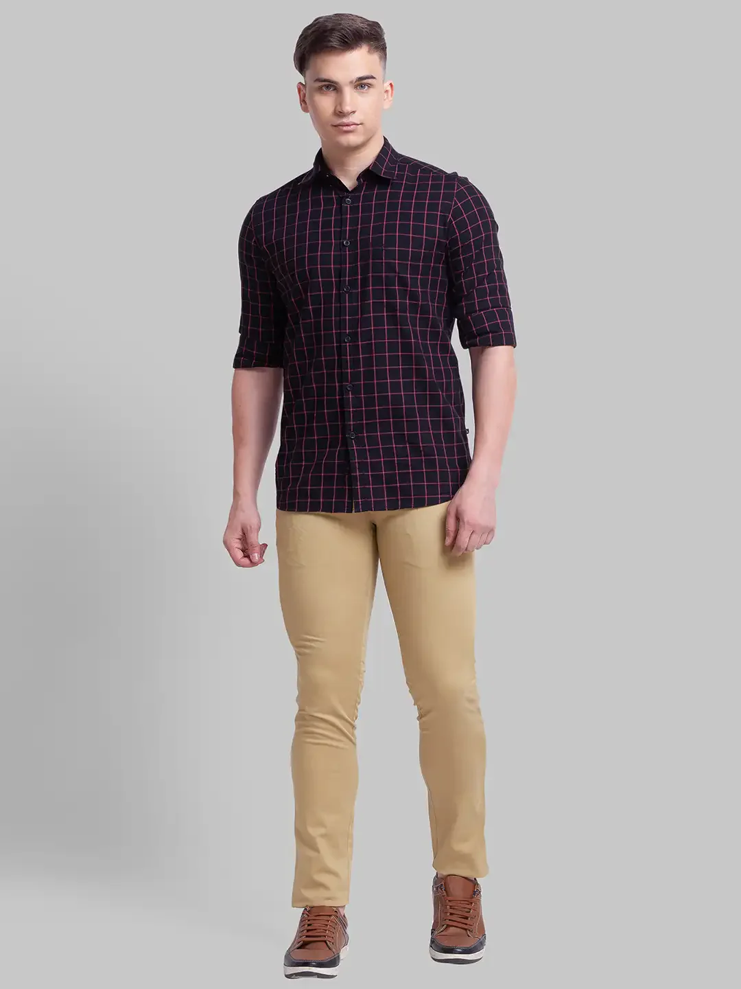 Men Khaki Low Rise Tapered Fit Solid Cotton Blend Trouser - Image 5