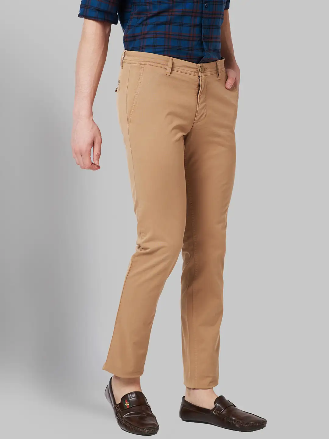 Men Khaki Low Rise Tapered Fit Solid Cotton Blend Trouser - Image 2