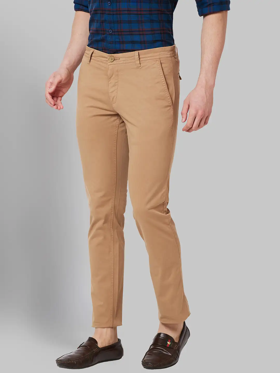 Men Khaki Low Rise Tapered Fit Solid Cotton Blend Trouser - Image 3