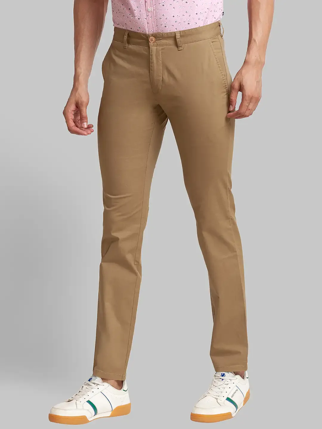 Men Khaki Low Rise Tapered Fit Solid Cotton Blend Trouser - Image 3
