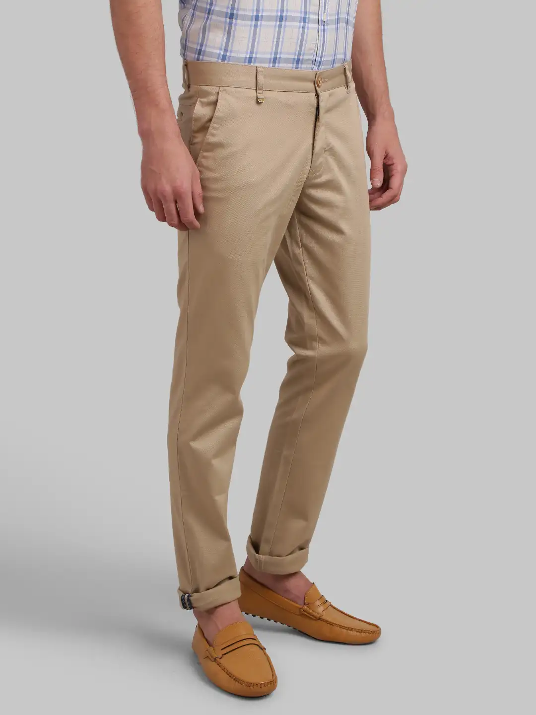 Men Khaki Low Rise Tapered Fit Solid Cotton Blend Trouser - Image 2