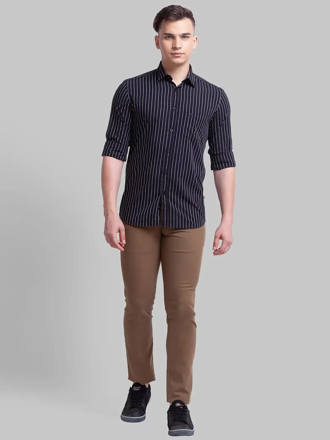 Men Khaki Slim Tapered Fit Solid Cotton Blend Trouser - Image 5