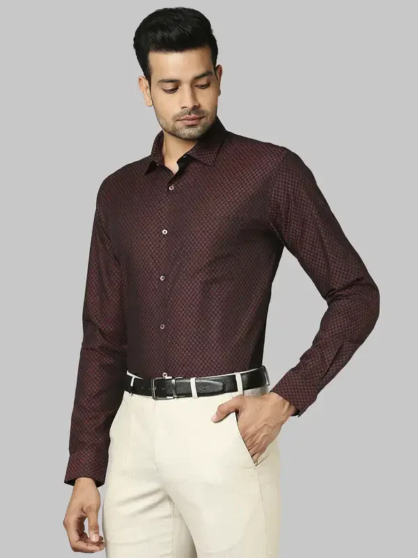 Men Maroon Slim Fit Structure Cotton Shirts - Image 3