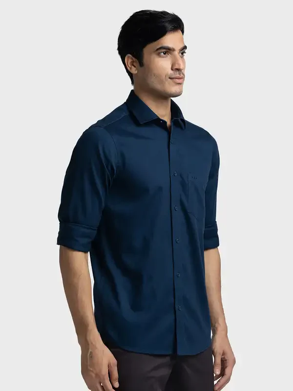 Colorplus Men Navy Tailored Fit Solid Piece Dyed Cotton Casual Shirt - Image 2