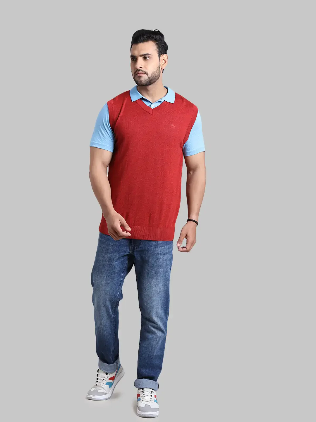 Men Red Classic Fit Solid Wool Blend Sleeveless V Neck Collar Sweaters - Image 5