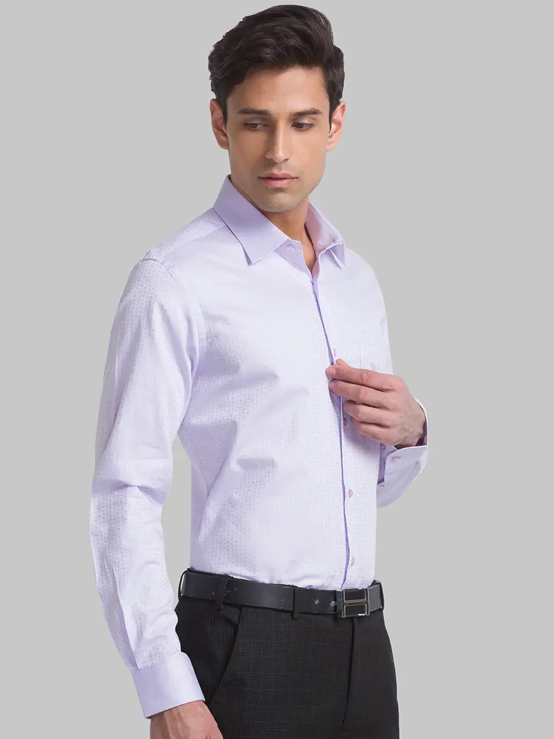 Men Violet Contemporary Fit Jacquard Cotton Cutaway Collar Shirts