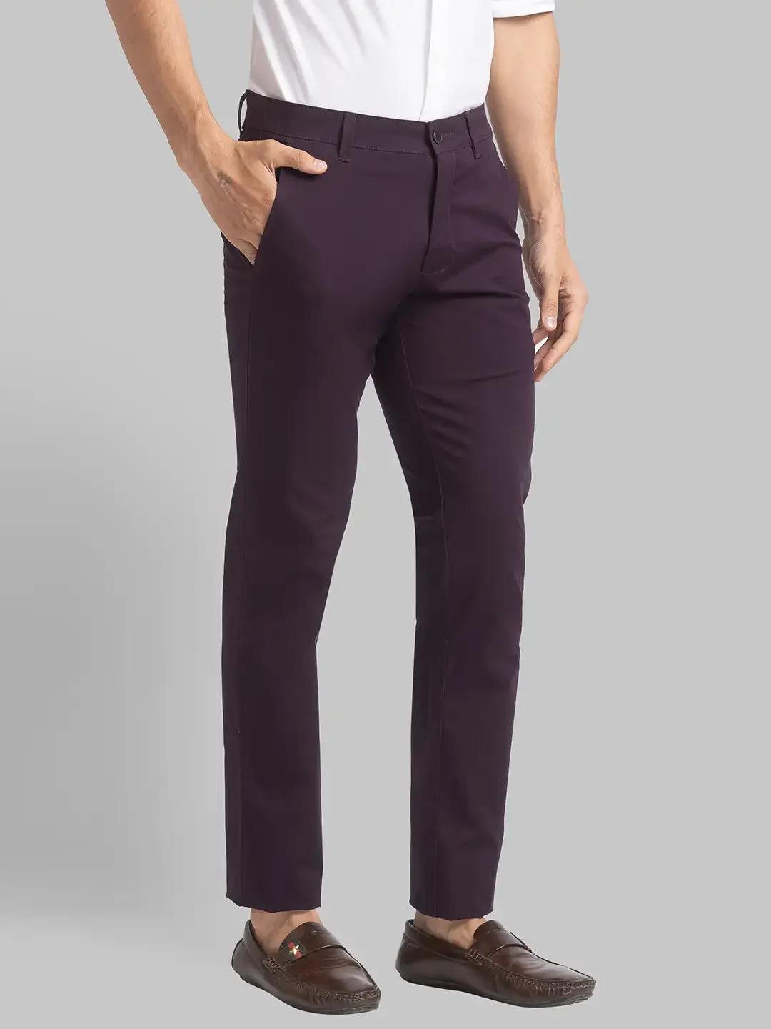 Men Violet Low Rise Tapered Fit Solid Cotton Blend Trouser - Image 2