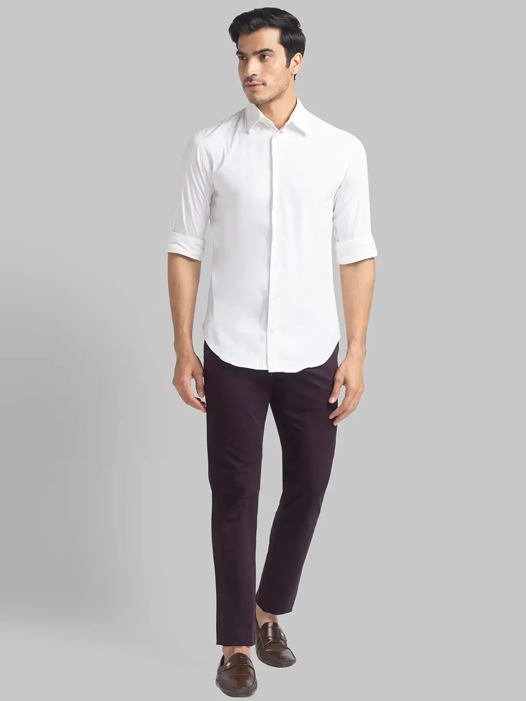 Men Violet Low Rise Tapered Fit Solid Cotton Blend Trouser - Image 5