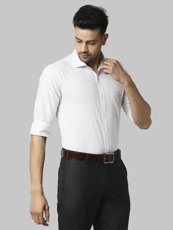 Men Violet Slim Fit Stripe Cotton Shirts - Image 2