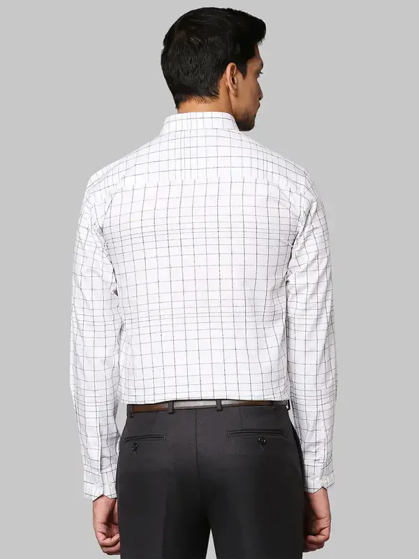 Men White Slim Fit Checks Cotton Shirts - Image 4