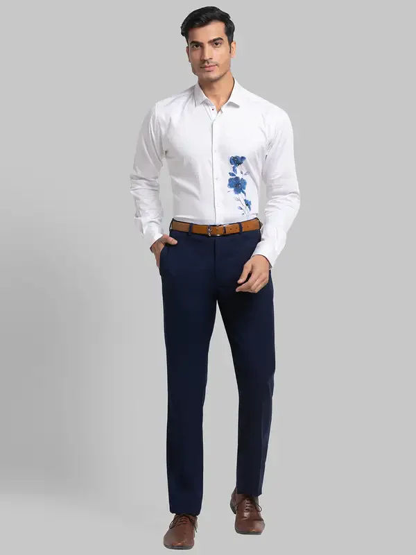 Men White Slim Fit Print Cotton Shirts - Image 5