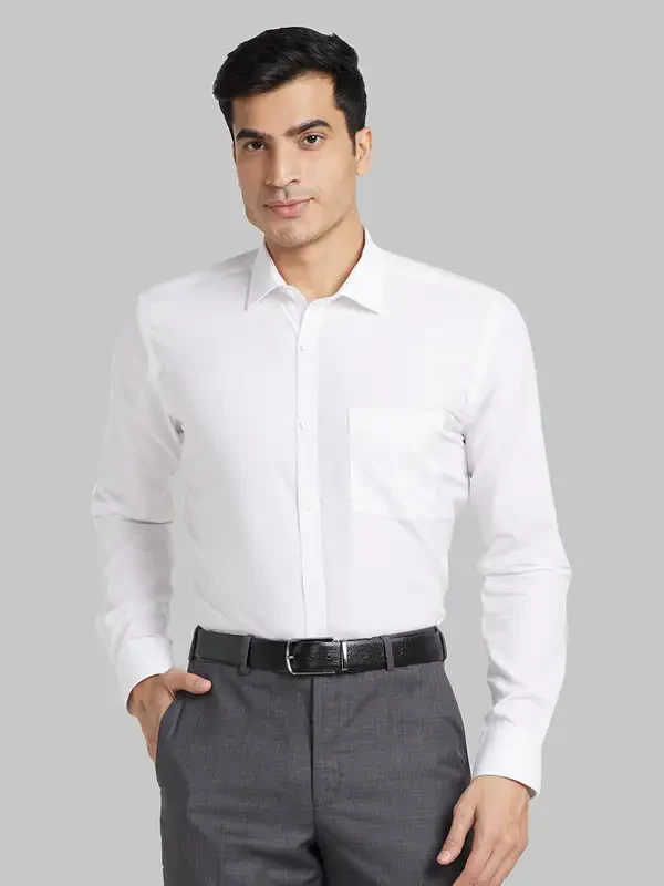 Men White Slim Fit Solid Cotton Cut Away Collar Shirts