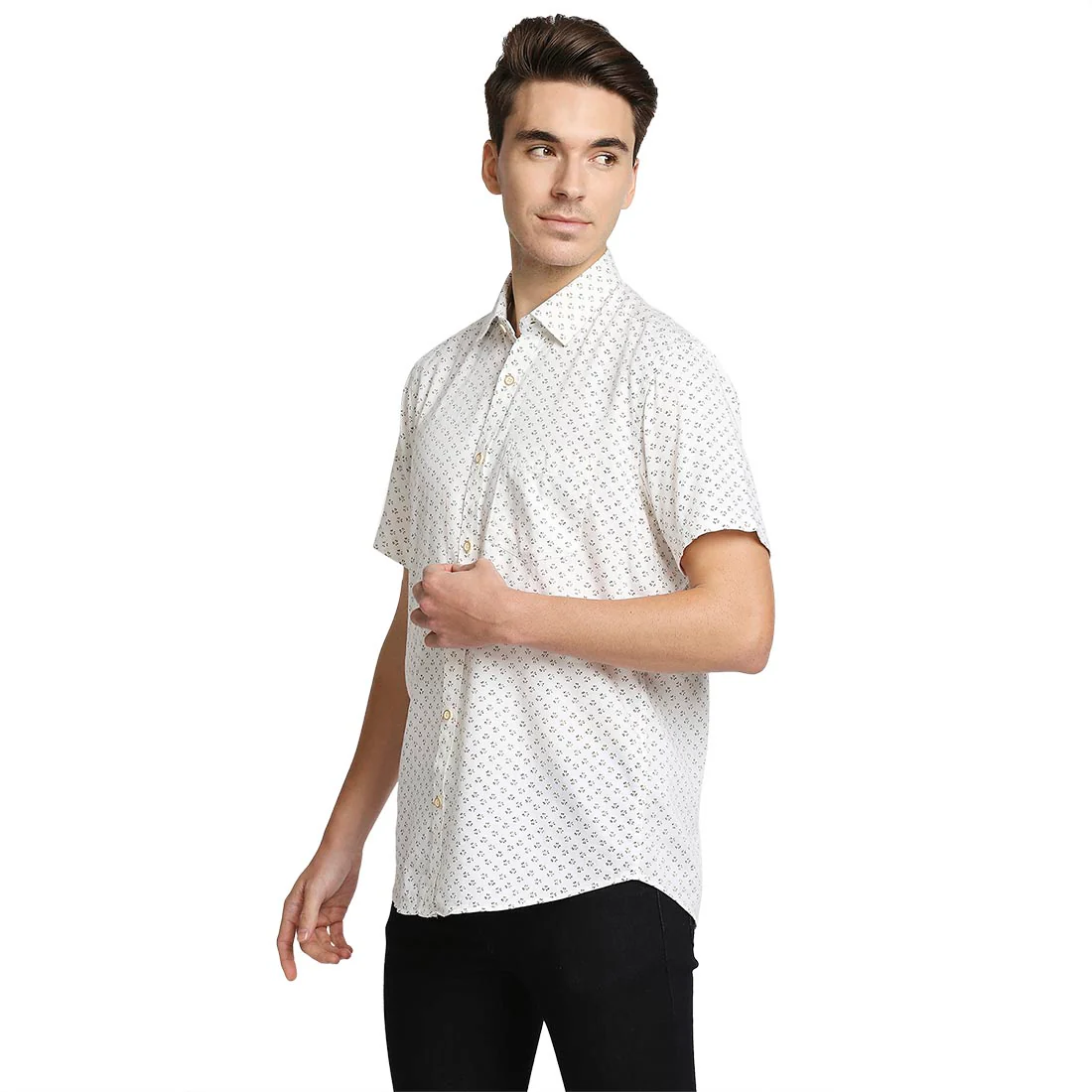 Men White Tailored Fit Print Cotton Half Sleeve Shirts - Image 3