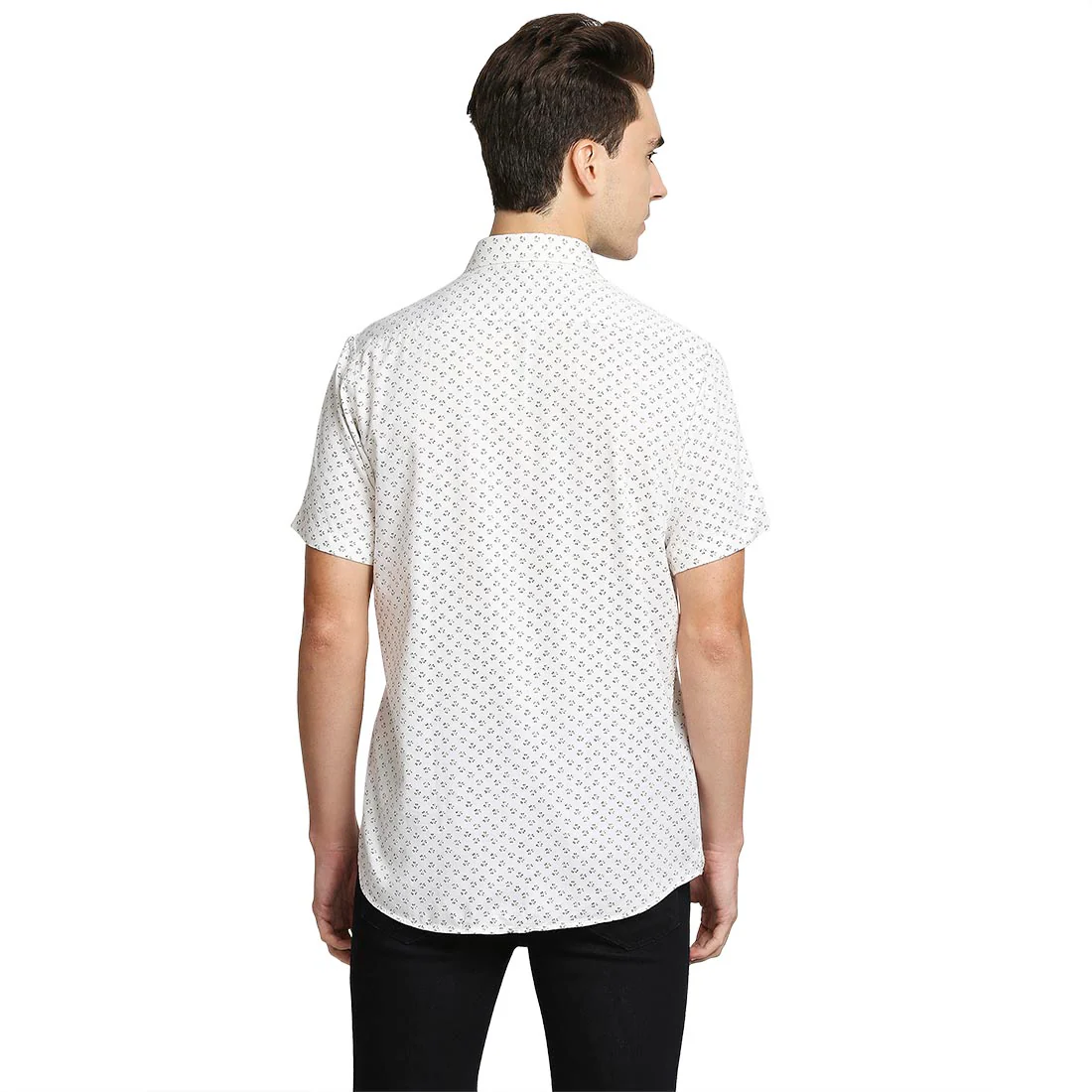 Men White Tailored Fit Print Cotton Half Sleeve Shirts - Image 4