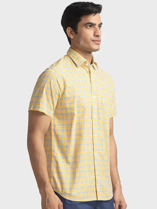 Men Yellow Tailored Fit Checks Cotton Half Sleeve Shirts - Image 2