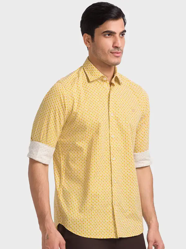 Men Yellow Tailored Fit Print Cotton Full Sleeve Shirts - Image 2